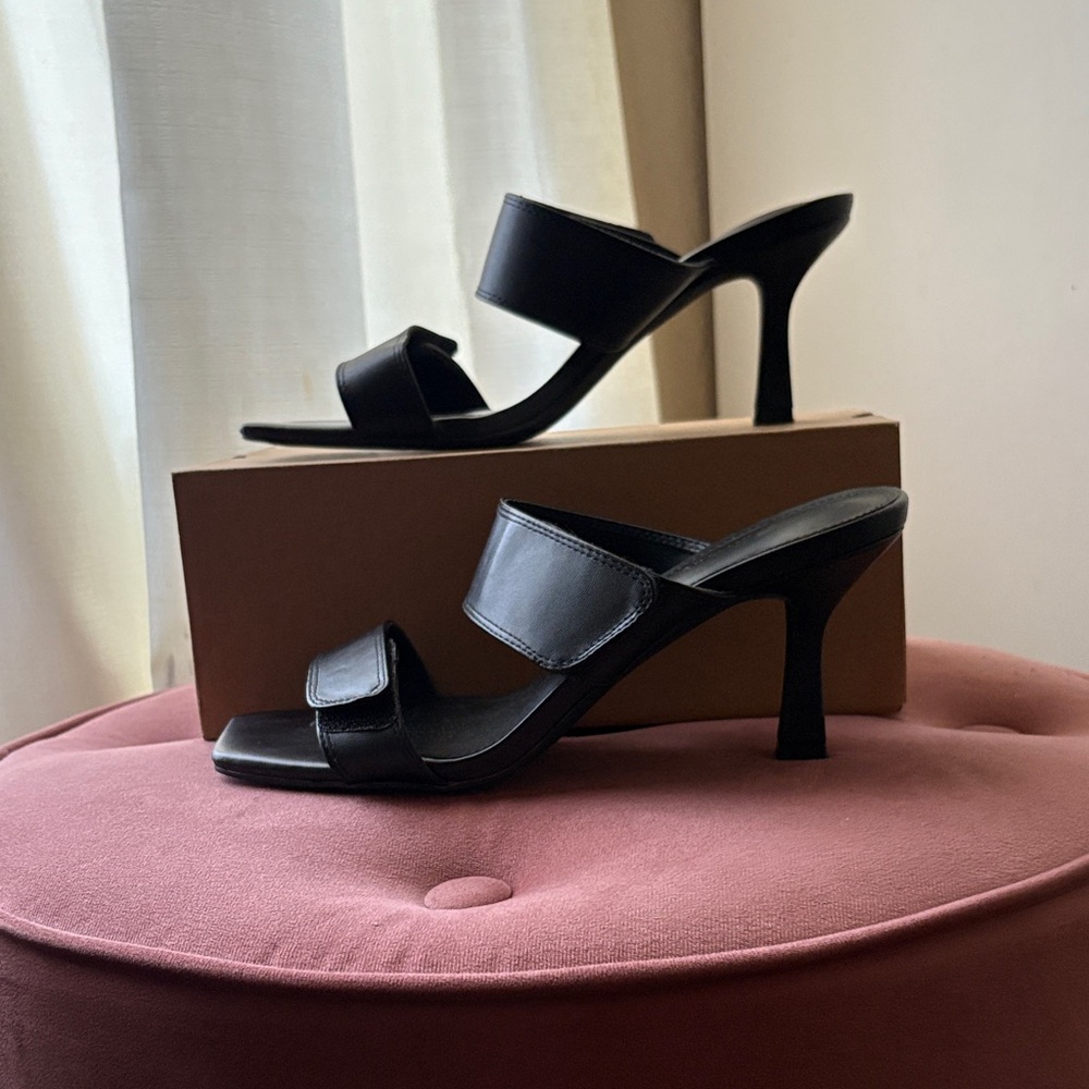 Source Unknown Black Heeled Mules